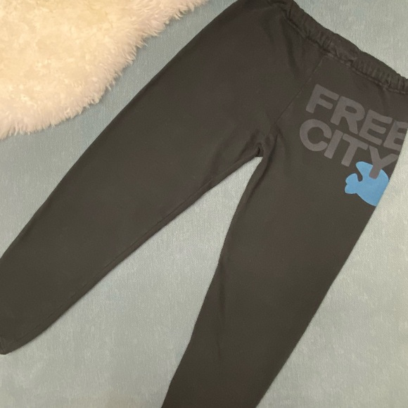 Used cond black freecity joggers - sz am - Picture 4 of 11